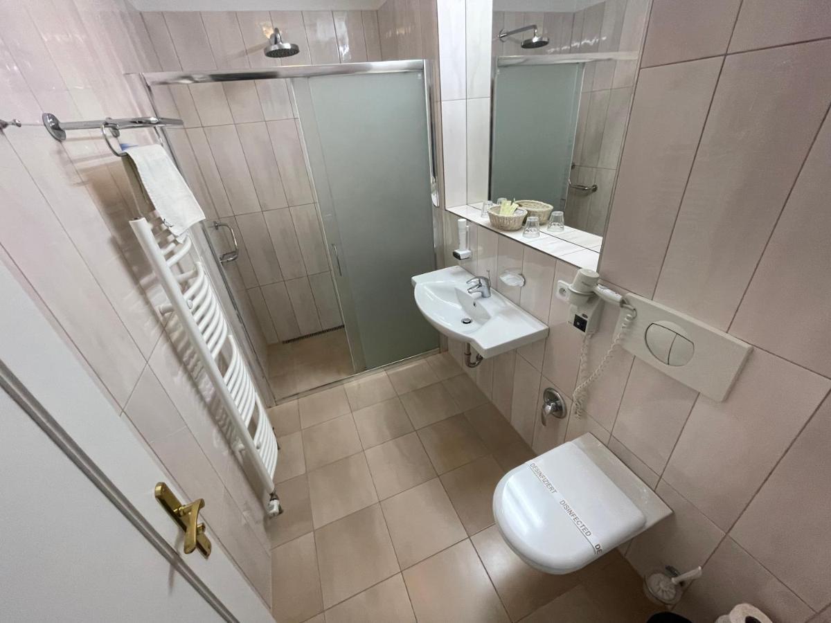 Reza Hotel 4*
