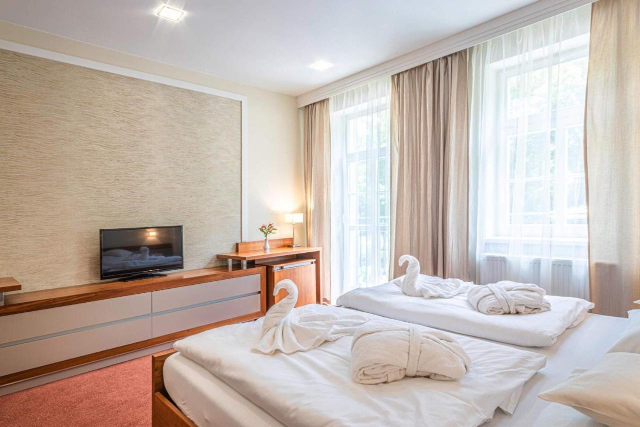 Reza Hotel