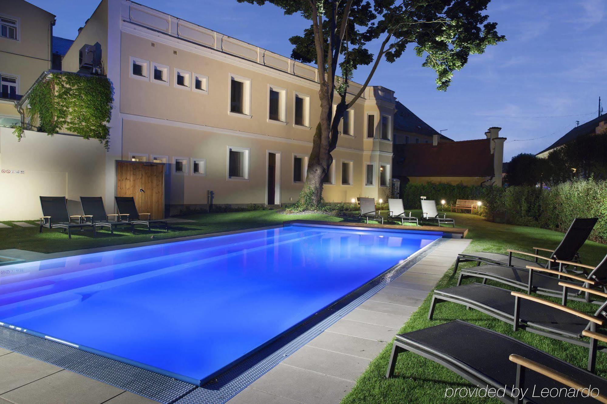 Reza Hotel